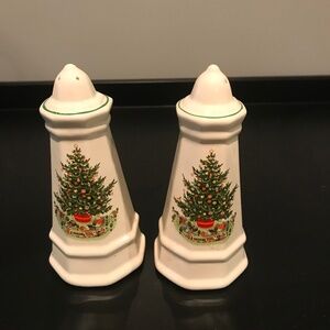 Salt and pepper set